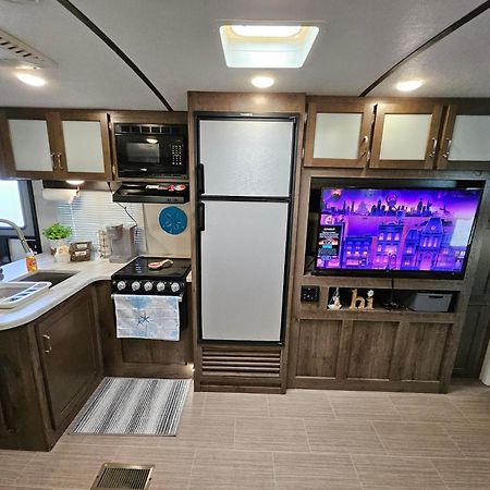 Hailey'S Beach-N-Bay Rv Resort Gilchrist Екстер'єр фото