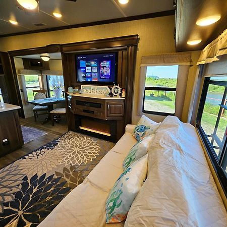 Hailey'S Beach-N-Bay Rv Resort Gilchrist Екстер'єр фото