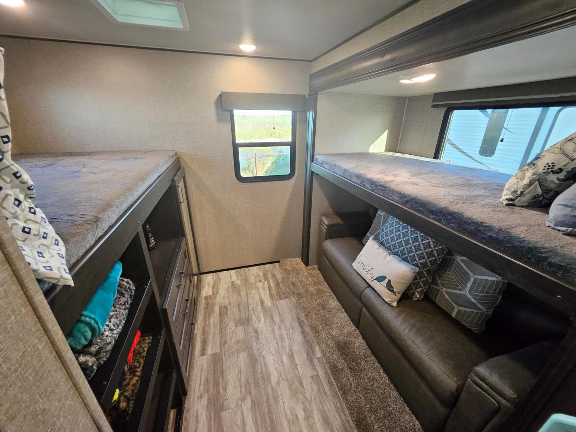 Hailey'S Beach-N-Bay Rv Resort Gilchrist Екстер'єр фото